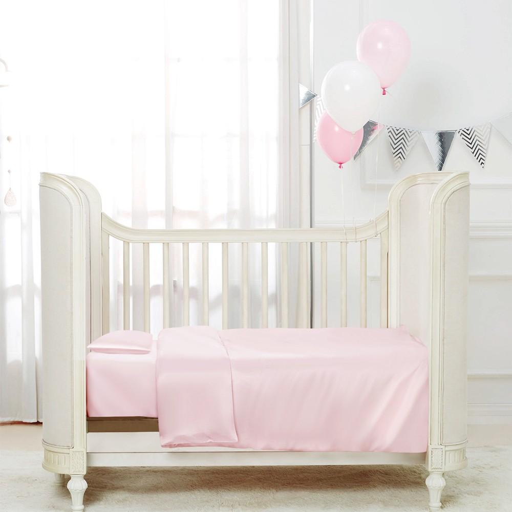 https://www.perlasilk.com/cdn/shop/products/silk-crib-bedding-set-a-light-pink-d_bf5a1072-d602-4c14-86e1-2c163b0f1202.jpg?v=1639820303